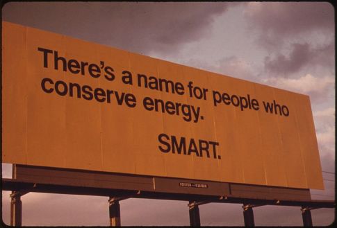 800px-BILLBOARD_ADVISING_PASSING_MOTORISTS_OF_THE_SERIOUSNESS_OF_THE_ENERGY_SHORTAGE_IN_OREGON_DURING_THE_FALL_OF_1973...._-_NARA_-_555380